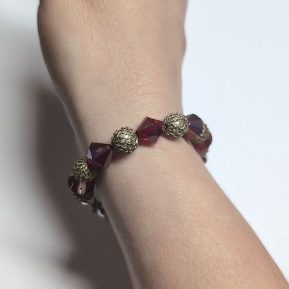 298 Red Faceted and Antiqued Gold Textured Beaded Bracelet - Picture 2 of 5